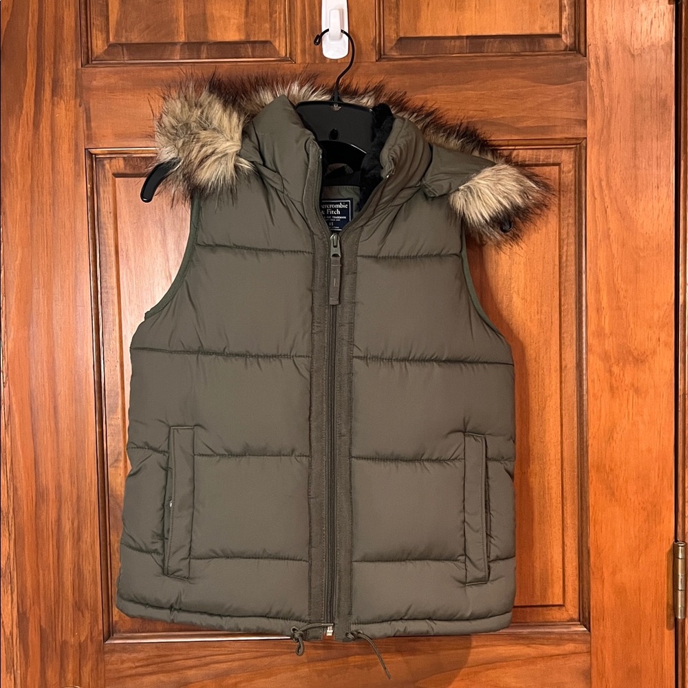 EUC Abercrombie and Fitch, hooded puffer vest